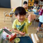 Title: 廃材あそび（竹とんぼ組） | Press-553 | Image No.17 | 社会福祉法人ひだまり会  かざぐるま保育園 | 福岡県行橋市
