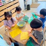 Title: 色水あそび（竹とんぼ組） | Press-562 | Image No.16 | 社会福祉法人ひだまり会  かざぐるま保育園 | 福岡県行橋市