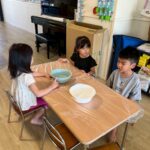 Title: 色水あそび（竹とんぼ組） | Press-562 | Image No.9 | 社会福祉法人ひだまり会  かざぐるま保育園 | 福岡県行橋市