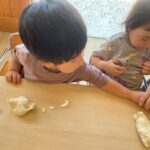 Title: 小麦粉粘土あそび（紙風船組） | Press-561 | Image No.21 | 社会福祉法人ひだまり会  かざぐるま保育園 | 福岡県行橋市