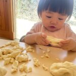 Title: 小麦粉粘土あそび（紙風船組） | Press-561 | Image No.19 | 社会福祉法人ひだまり会  かざぐるま保育園 | 福岡県行橋市