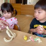 Title: 小麦粉粘土あそび（紙風船組） | Press-561 | Image No.4 | 社会福祉法人ひだまり会  かざぐるま保育園 | 福岡県行橋市