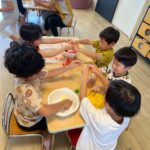 Title: 色水あそび（竹とんぼ組） | Press-562 | Image No.17 | 社会福祉法人ひだまり会  かざぐるま保育園 | 福岡県行橋市